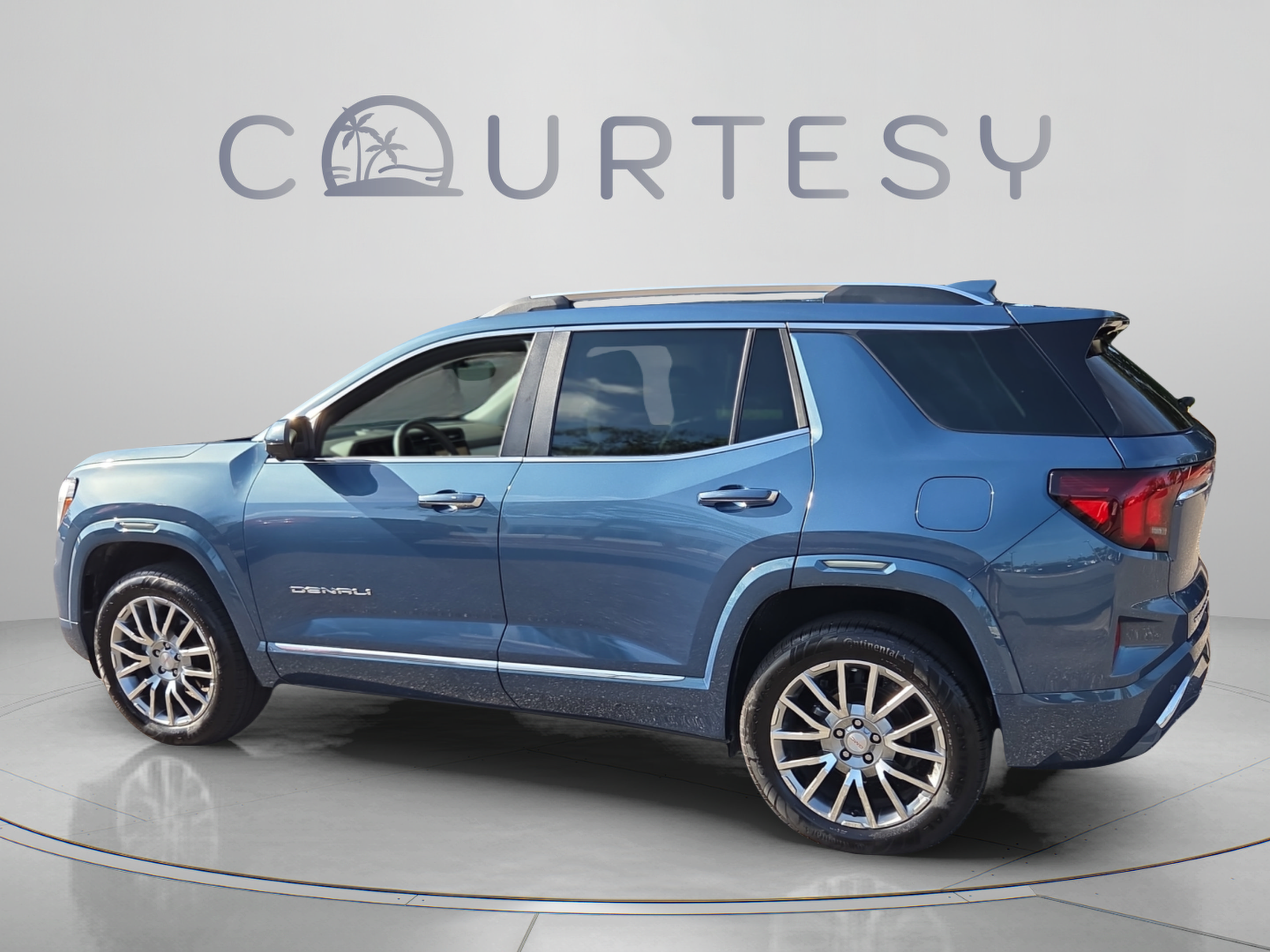 Used 2026 GMC Terrain Denali AWD/4WD image 3