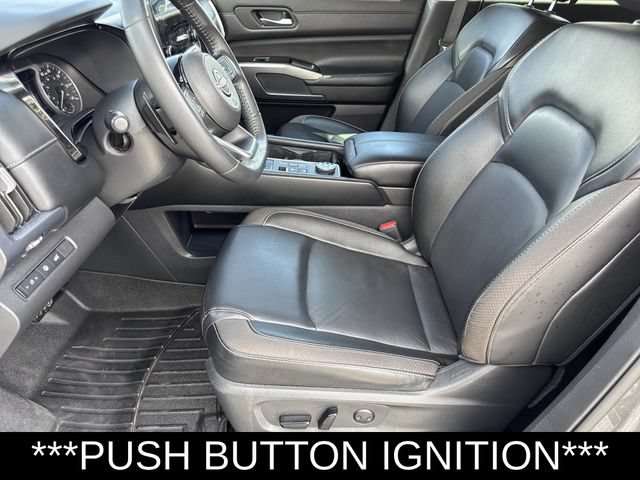 Used 2023 Nissan Pathfinder SL w/ Black Appearance Package AWD/4WD image 10