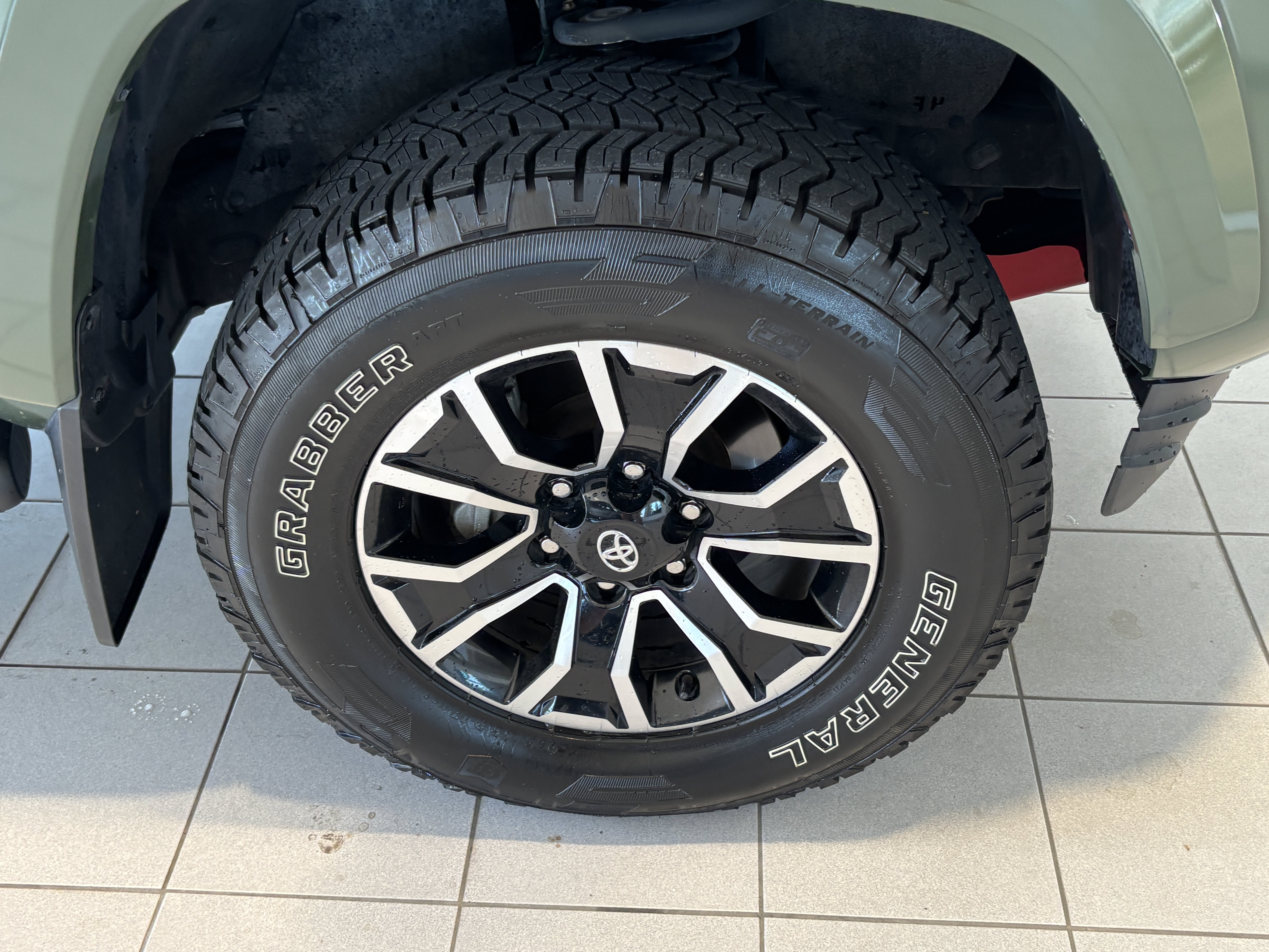 Used 2022 Toyota Tacoma TRD Sport w/ Technology Package AWD/4WD image 3