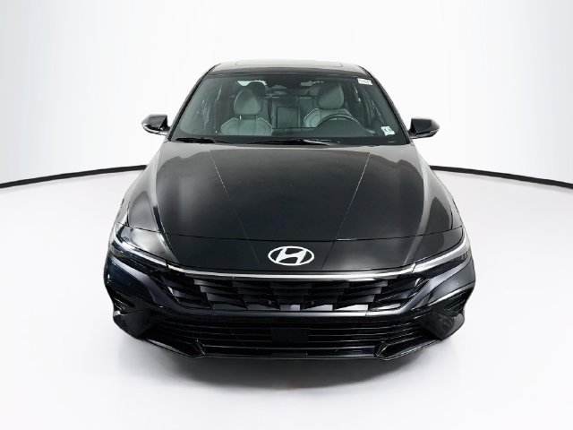 Certified 2025 Hyundai Elantra Limited FWD image 3