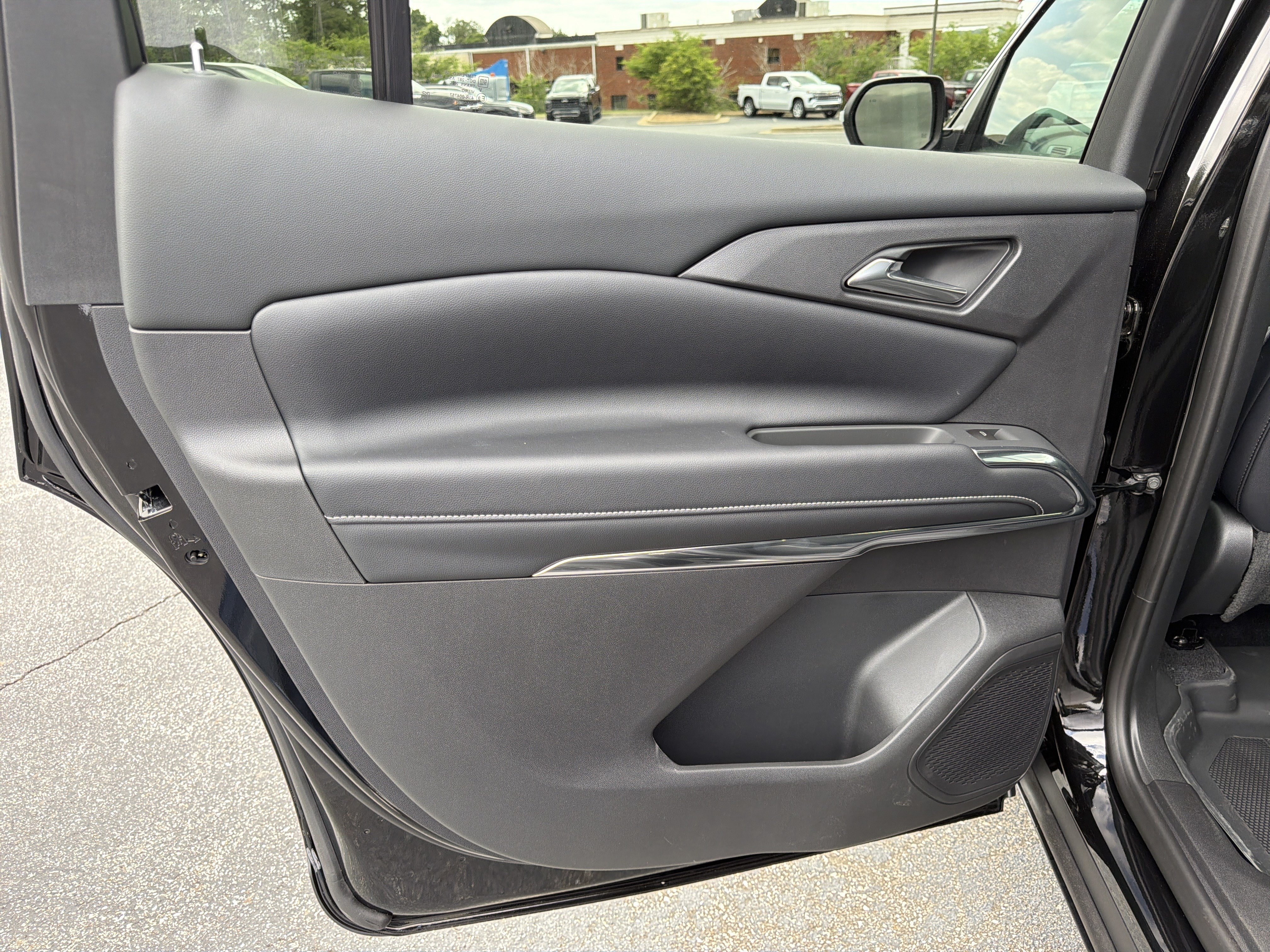 New 2026 Chevrolet Traverse LT w/ LPO, Floor Liner Package FWD image 23