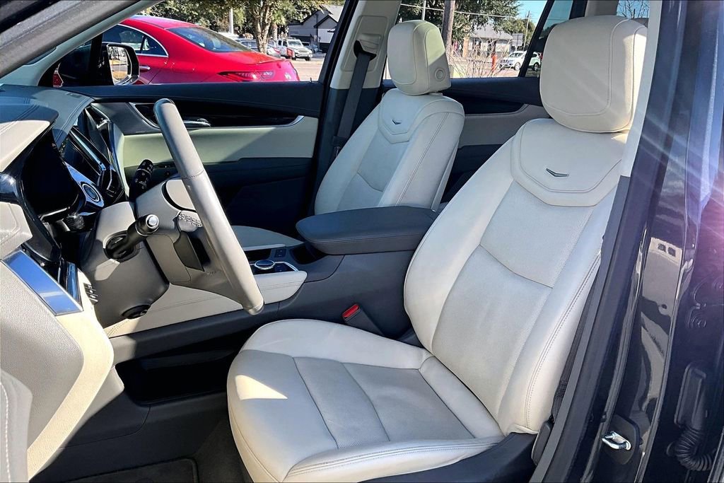 Used 2023 Cadillac XT6 Premium Luxury w/ Technology Package image 18