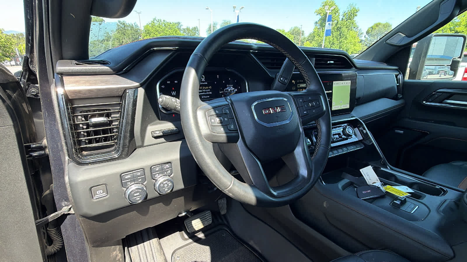 Used 2024 GMC Sierra 2500 AT4 w/ AT4 Premium Plus Package AWD/4WD image 10