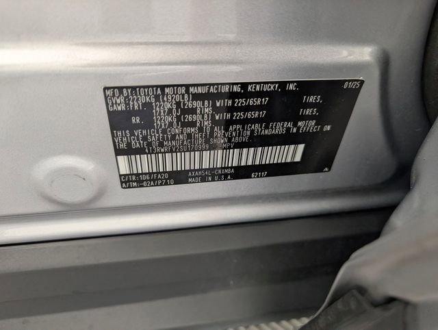 Used 2025 Toyota RAV4 XLE image 34