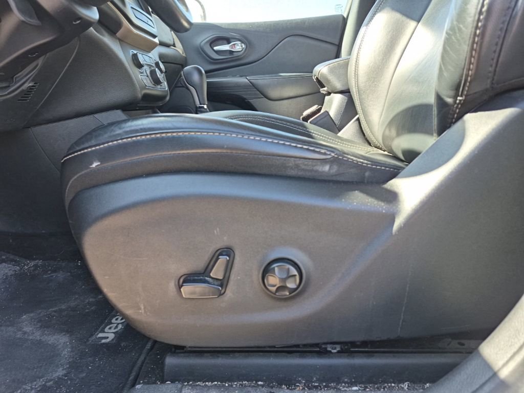 Used 2016 Jeep Cherokee Limited image 45