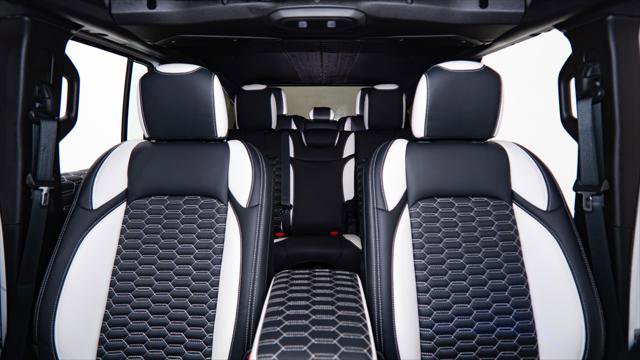 Used 2025 Jeep Gladiator Sport AWD/4WD image 3