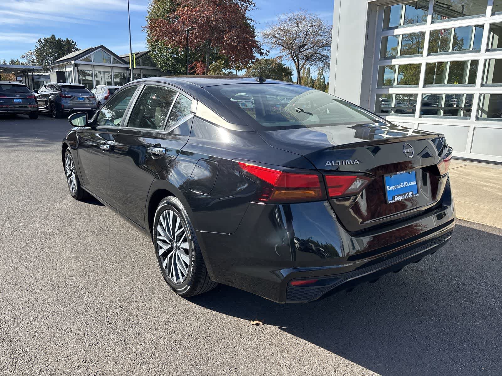 Used 2024 Nissan Altima 2.5 SV FWD image 3