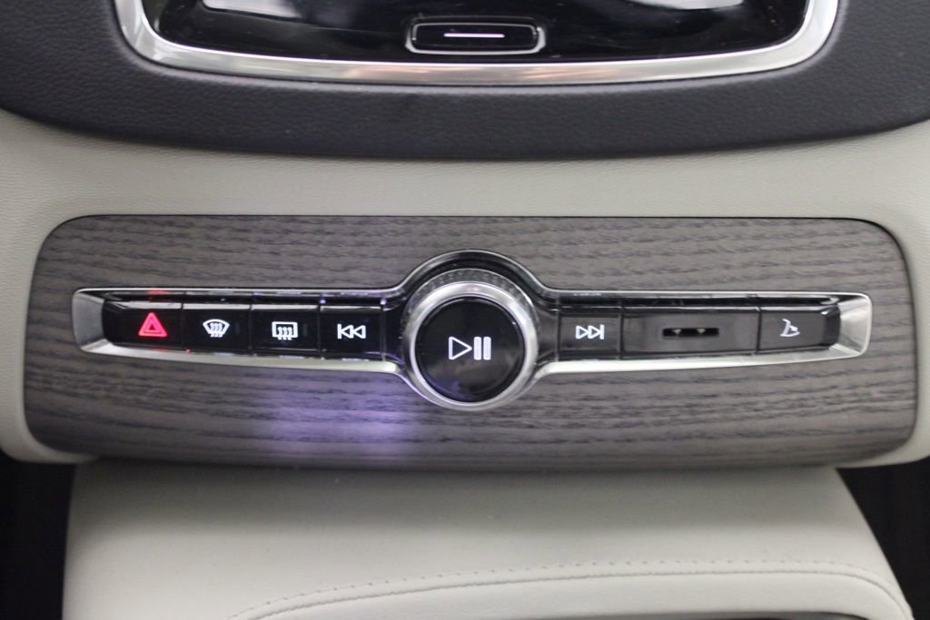 Used 2024 Volvo XC90 B6 Ultimate w/ Lounge Package image 30