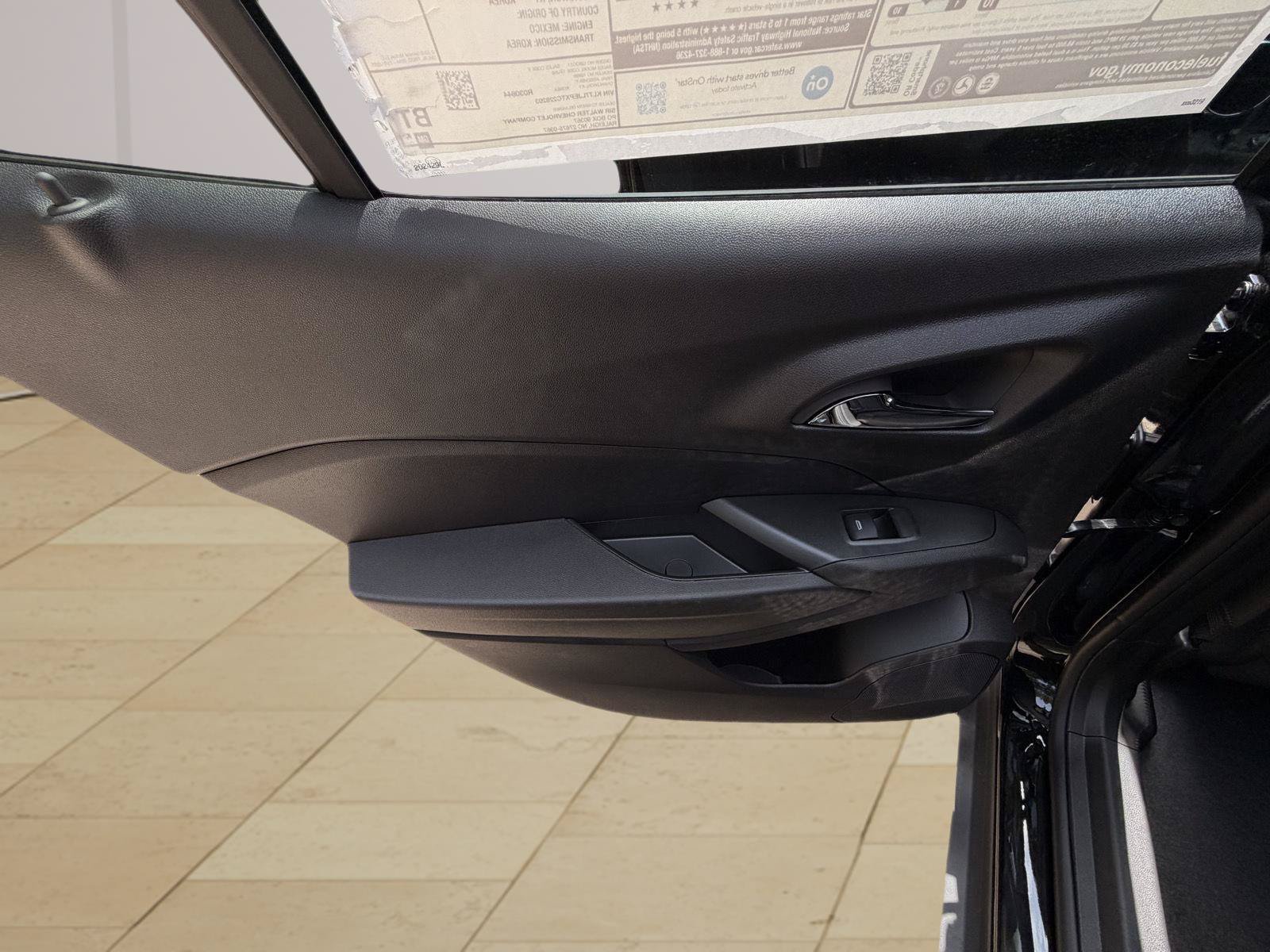New 2026 Chevrolet Trax RS w/ Sunroof Package FWD image 18