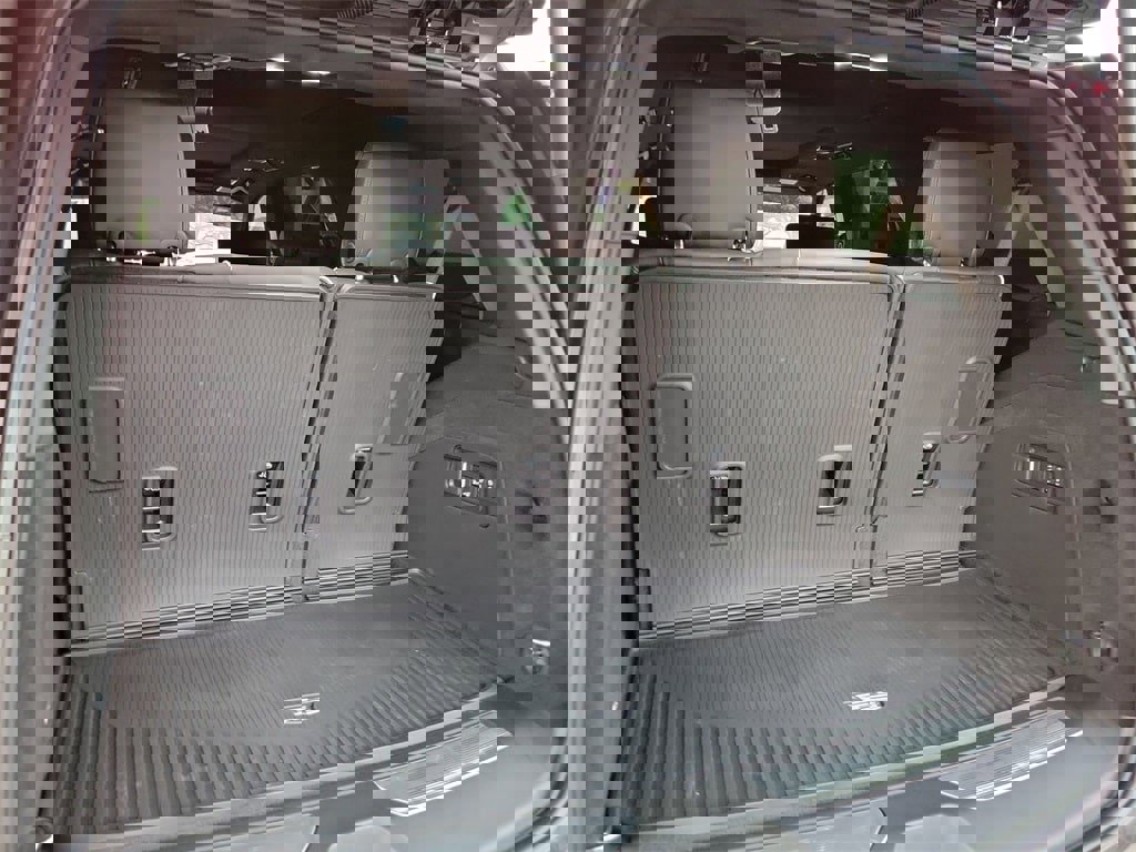 Used 2025 Cadillac Escalade Sport Platinum w/ LPO, ONYX Package image 12