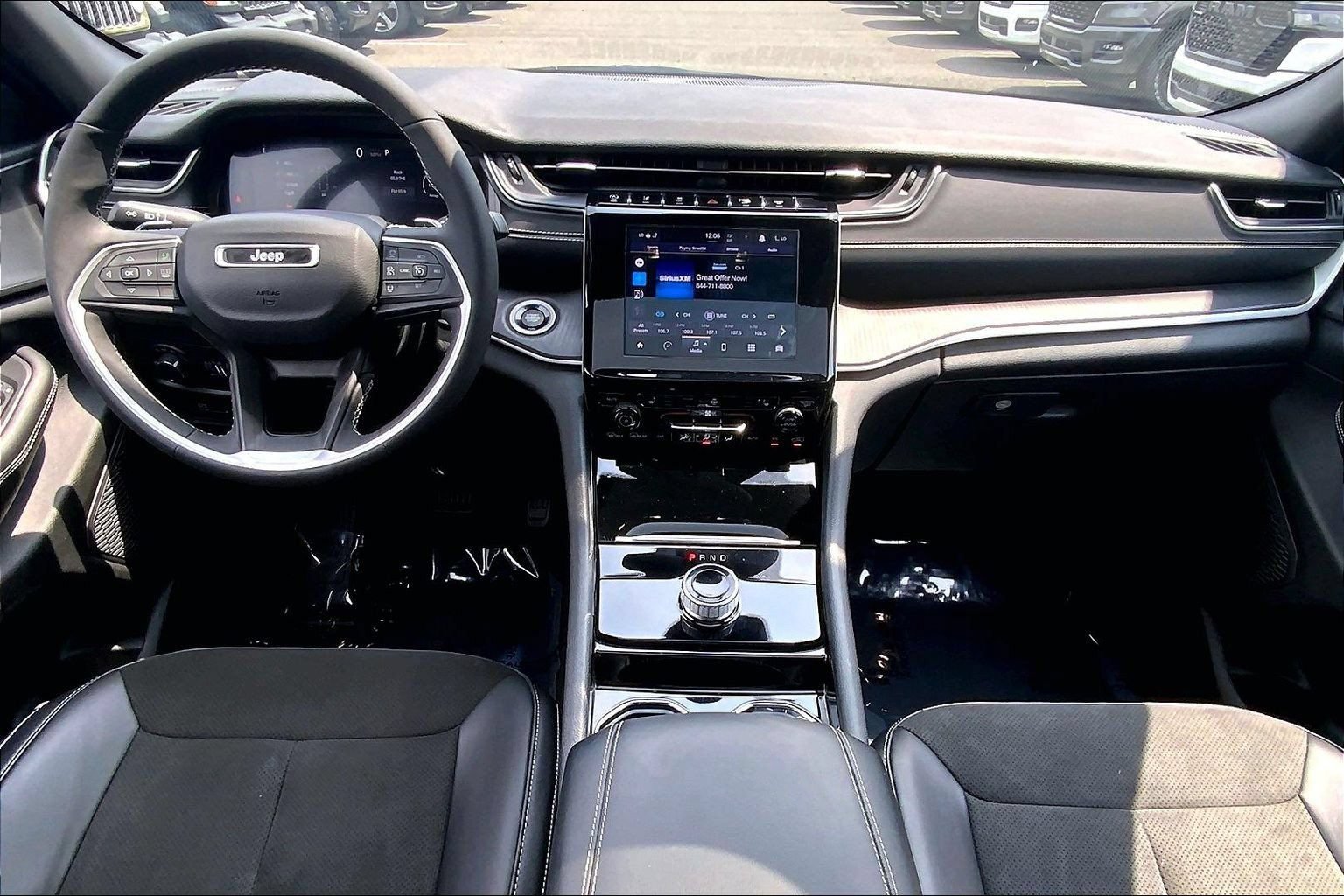 Used 2023 Jeep Grand Cherokee Altitude AWD/4WD image 14