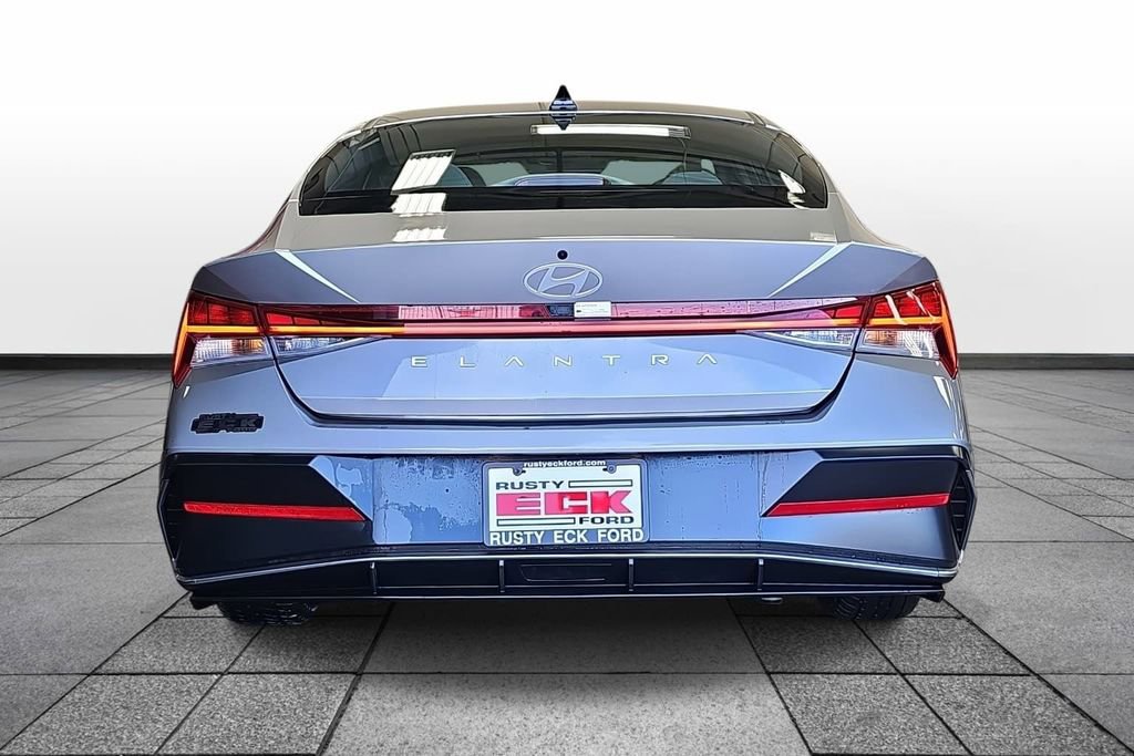 Used 2025 Hyundai Elantra SEL image 7