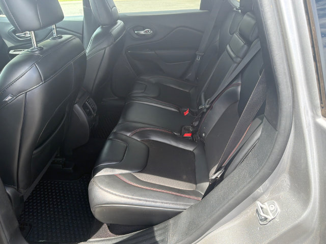 Used 2019 Jeep Cherokee Trailhawk w/ Cold Weather Group AWD/4WD image 19