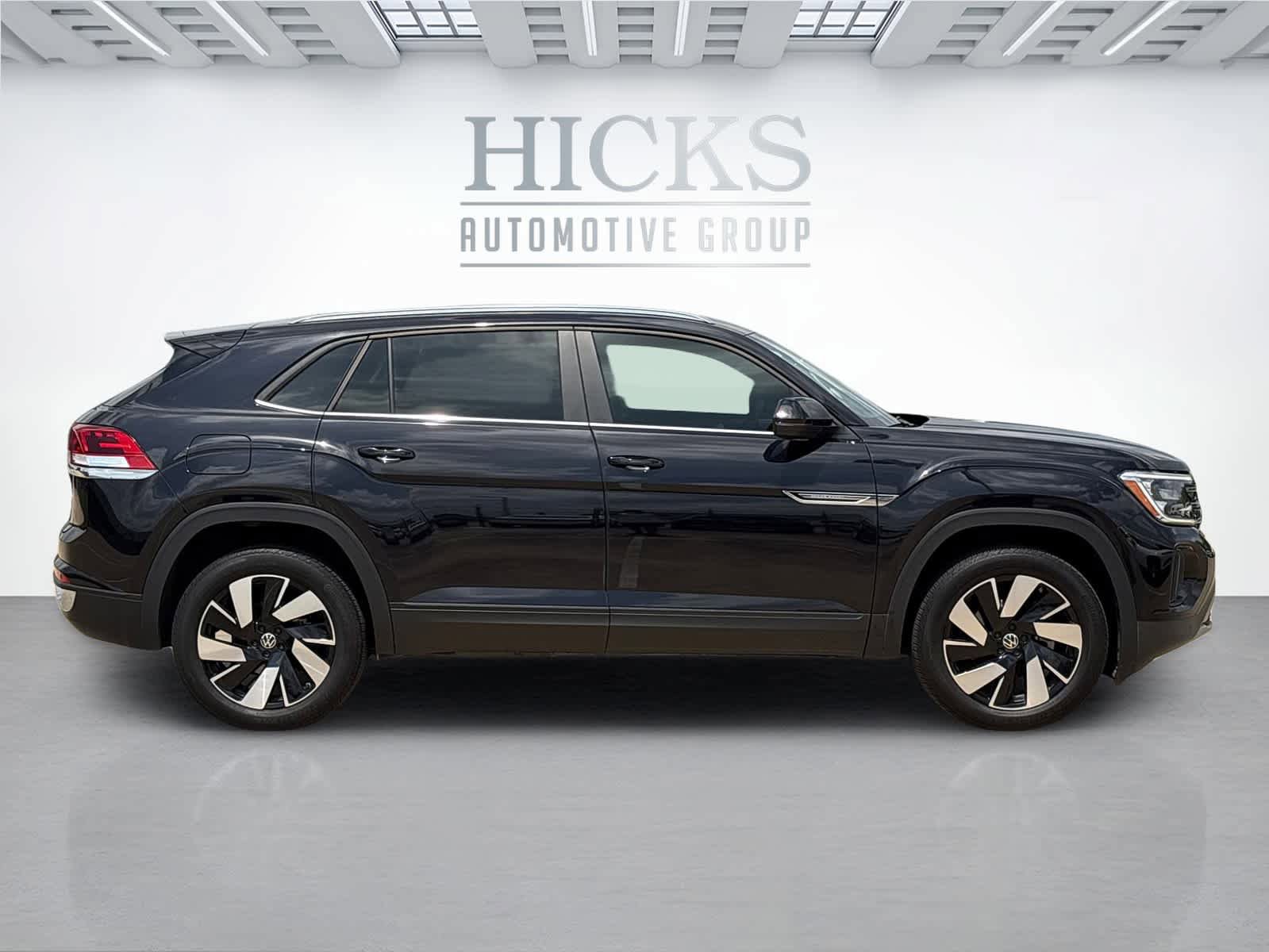 Used 2024 Volkswagen Atlas Cross Sport SE FWD image 4