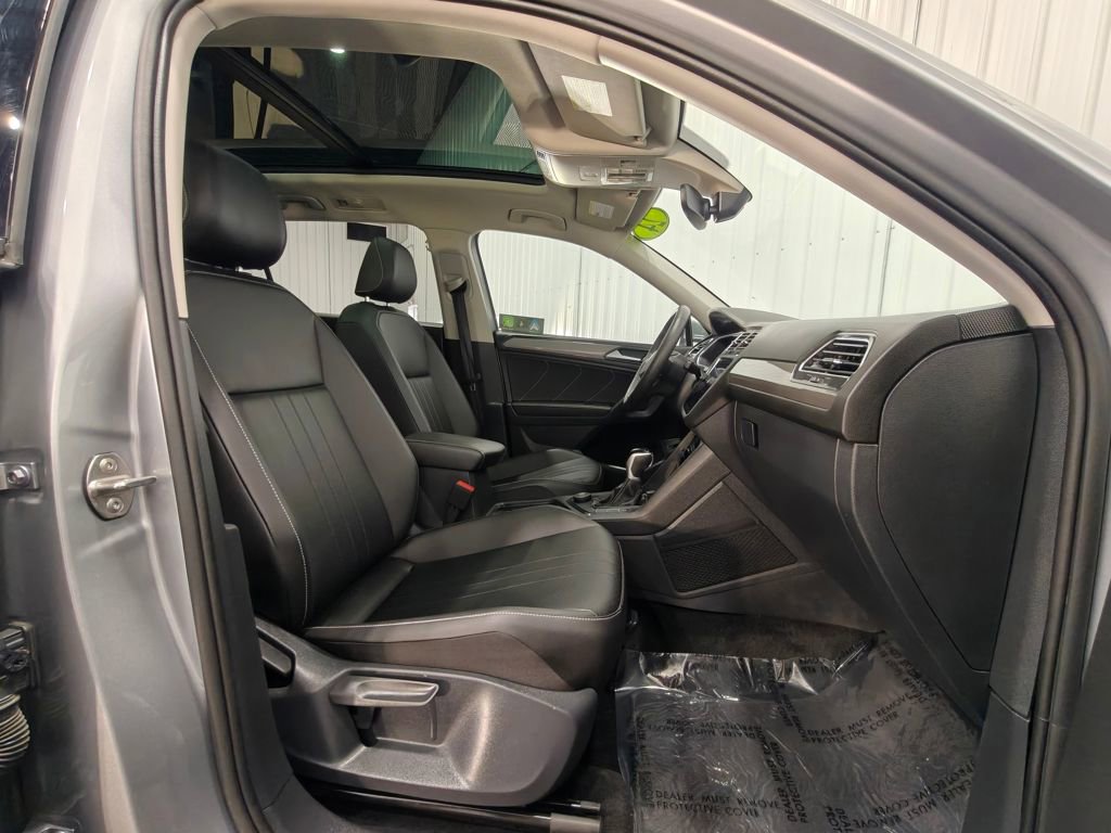Used 2024 Volkswagen Tiguan SE AWD/4WD image 23