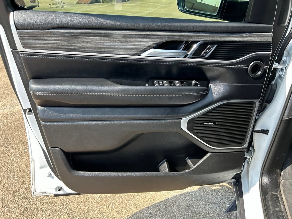 Used 2022 Jeep Wagoneer Series III AWD/4WD image 9