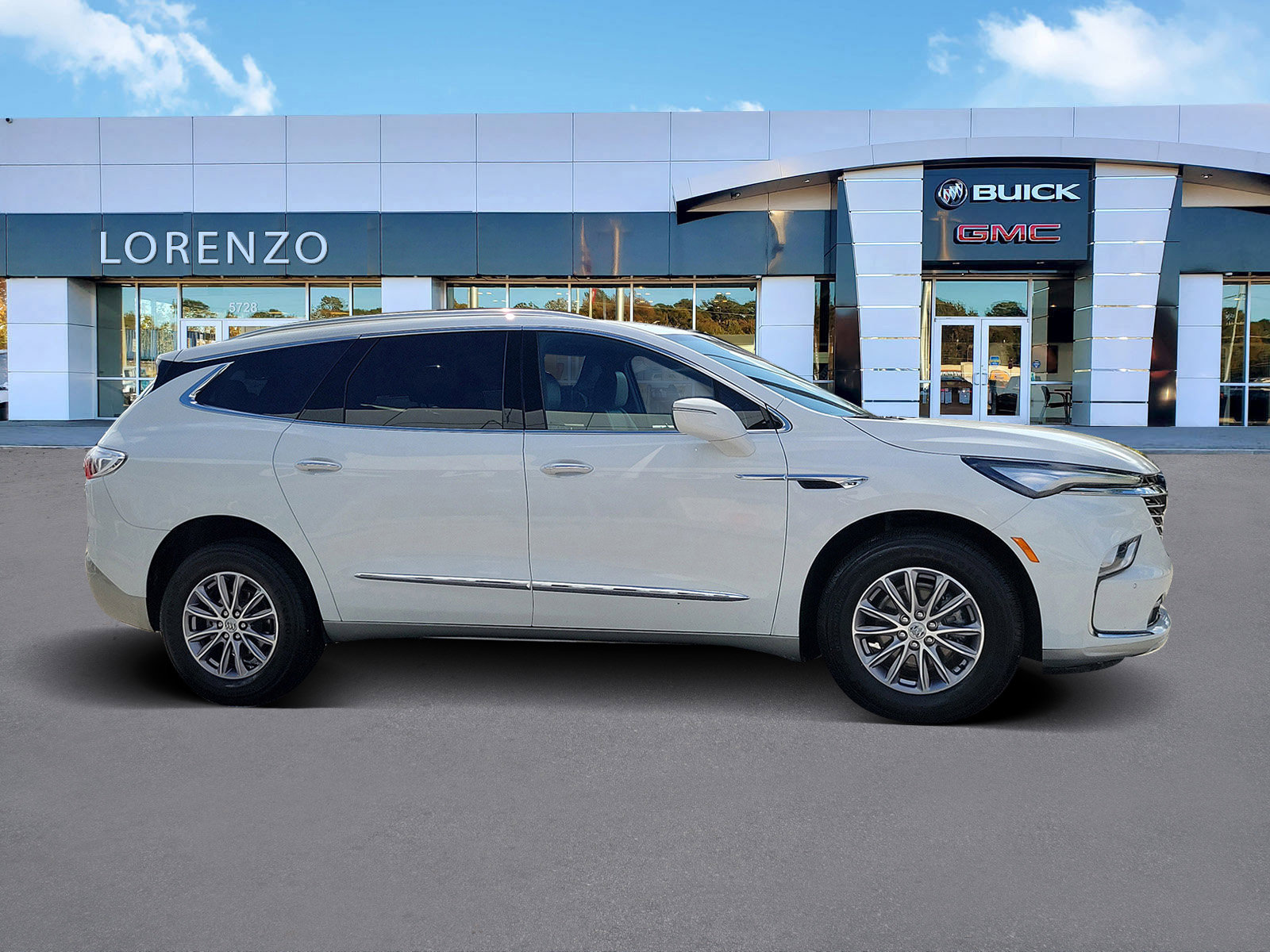 Used 2023 Buick Enclave Essence image 4