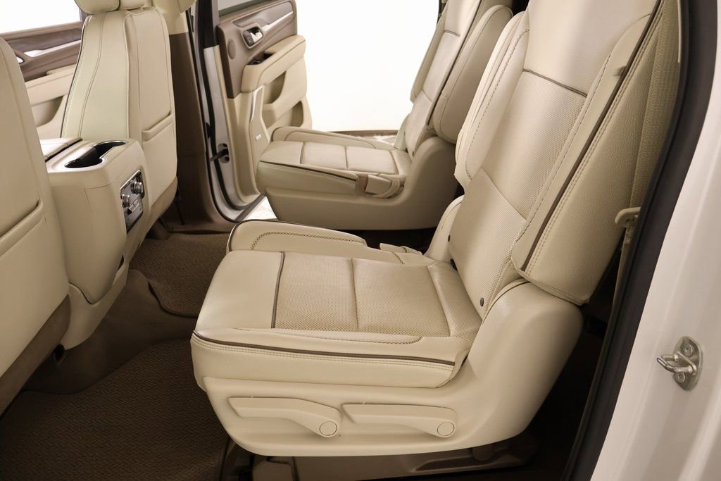 Used 2022 GMC Yukon XL Denali image 12