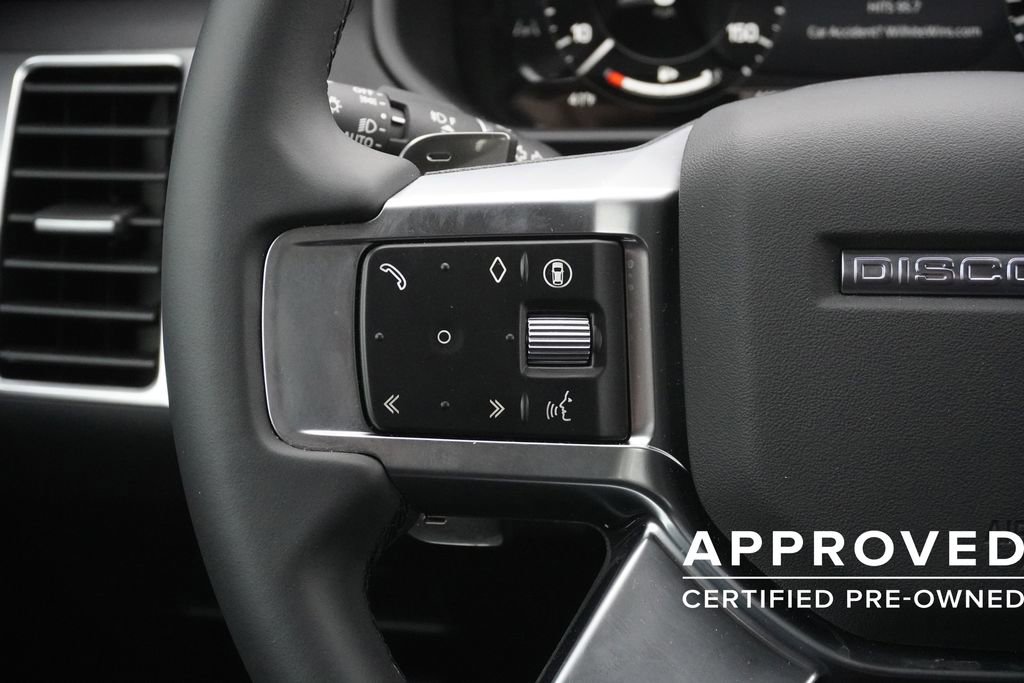 Used 2025 Land Rover Discovery S image 12