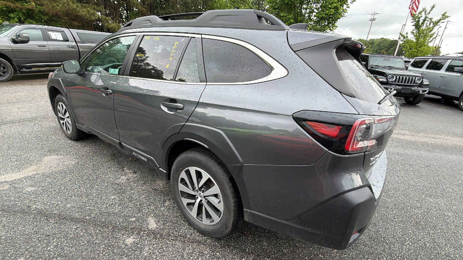 Used 2025 Subaru Outback Premium AWD/4WD image 10