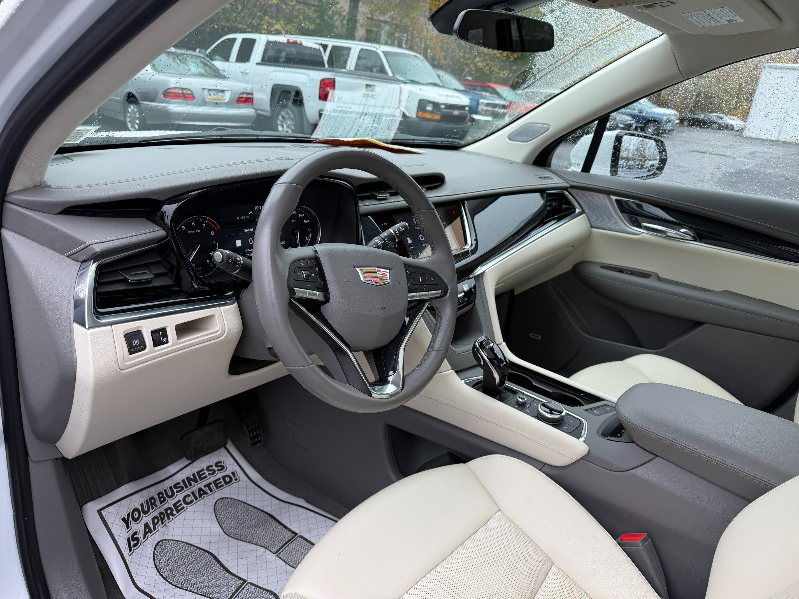 Used 2024 Cadillac XT6 Premium Luxury image 13