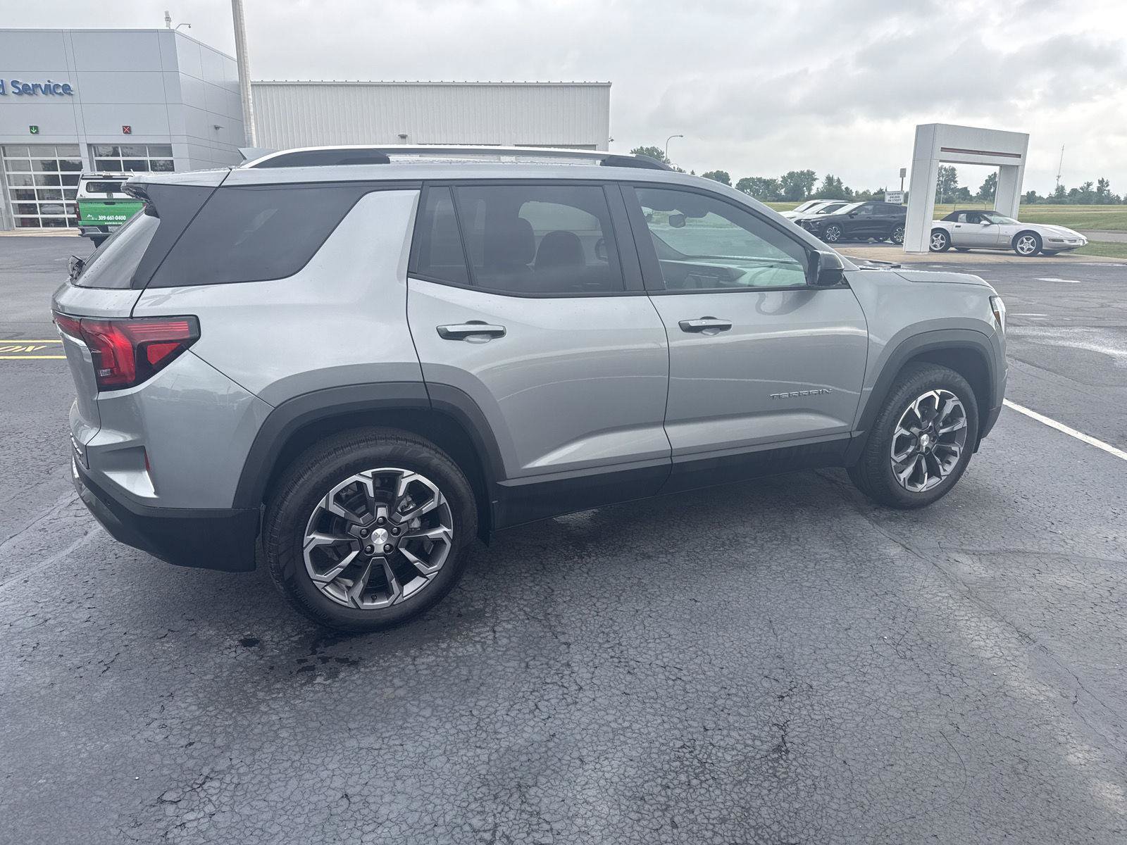 Used 2026 GMC Terrain Elevation w/ Elevation Premium Package AWD/4WD image 2