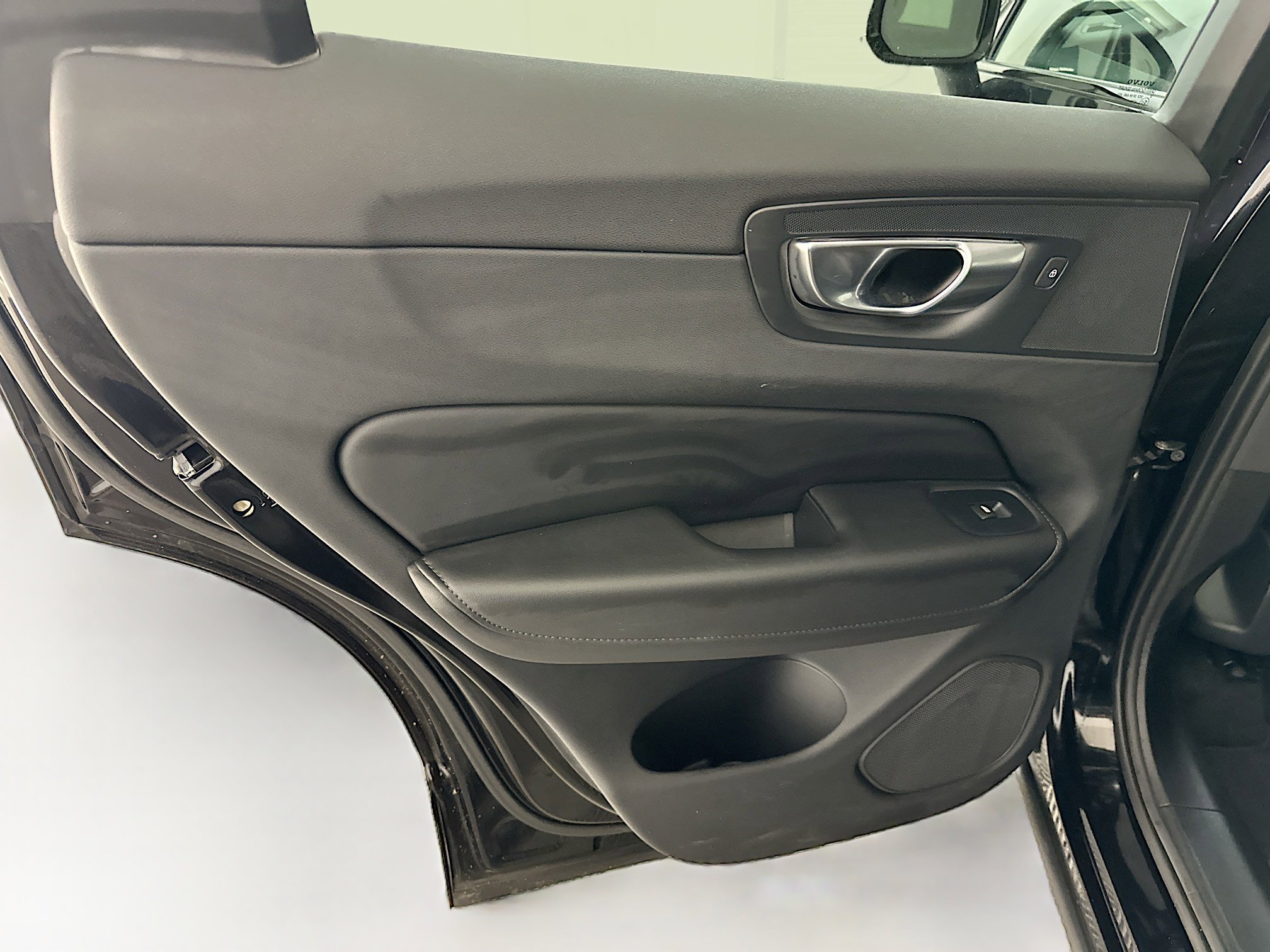 Used 2025 Volvo XC60 B5 Core image 28