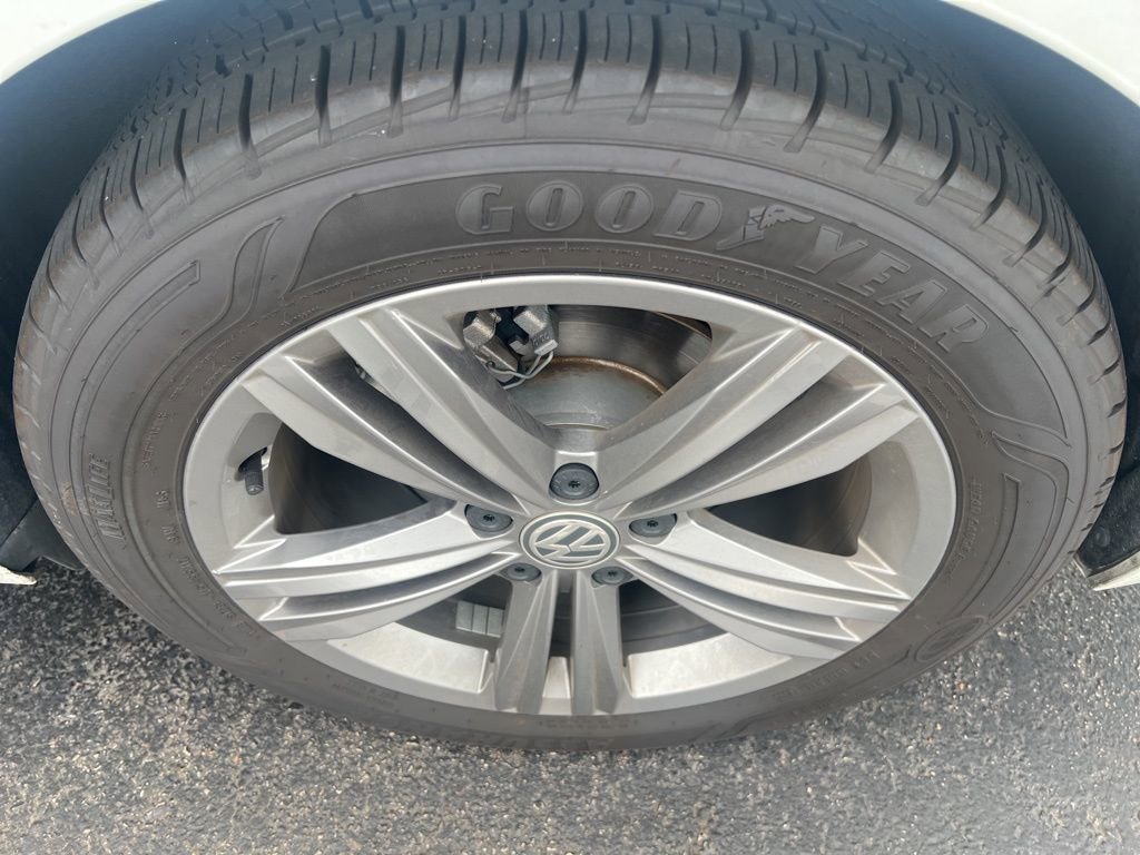 Used 2019 Volkswagen Jetta R-Line w/ R-Line Cold Weather Package FWD image 10