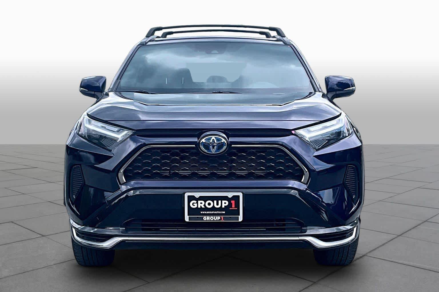 Used 2023 Toyota RAV4 SE w/ Weather & Moonroof Package AWD/4WD image 4