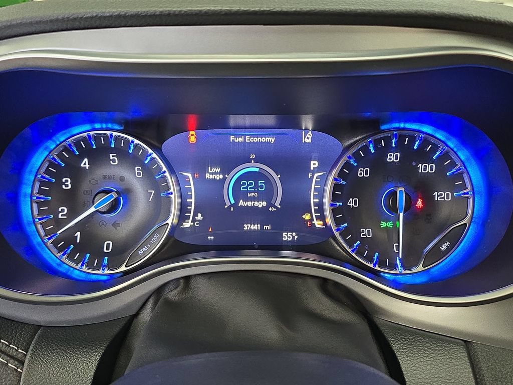 Certified 2025 Chrysler Pacifica Limited FWD image 21