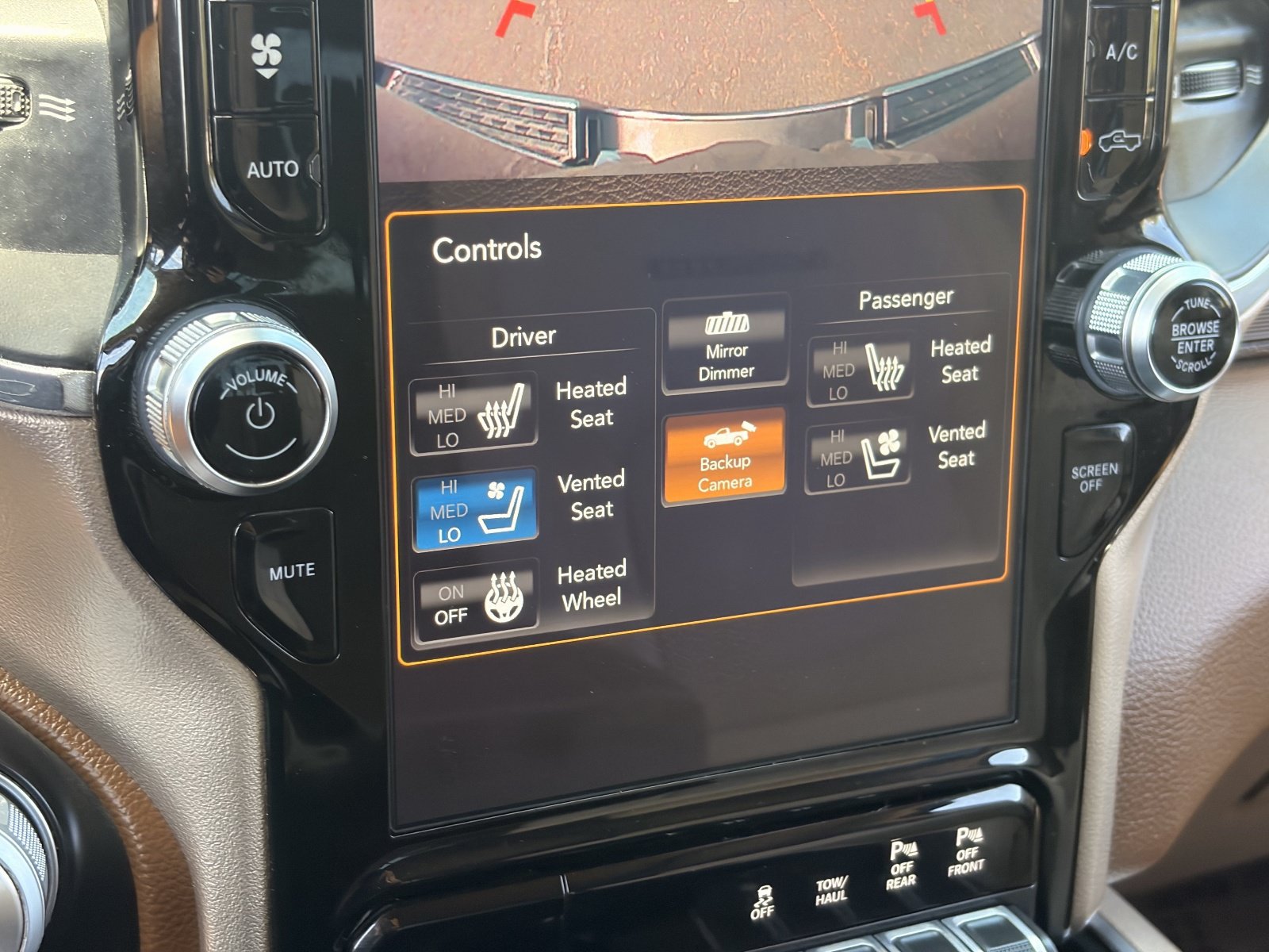 Used 2019 RAM 1500 Laramie AWD/4WD image 23
