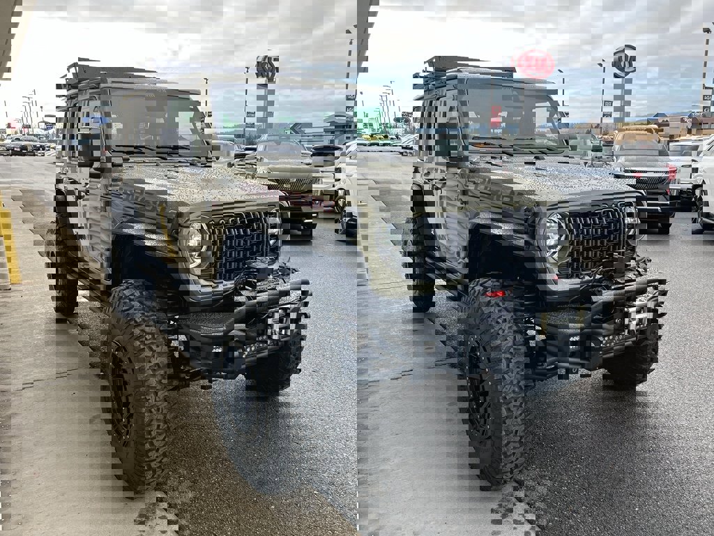 Used 2025 Jeep Wrangler Unlimited Rubicon image 4