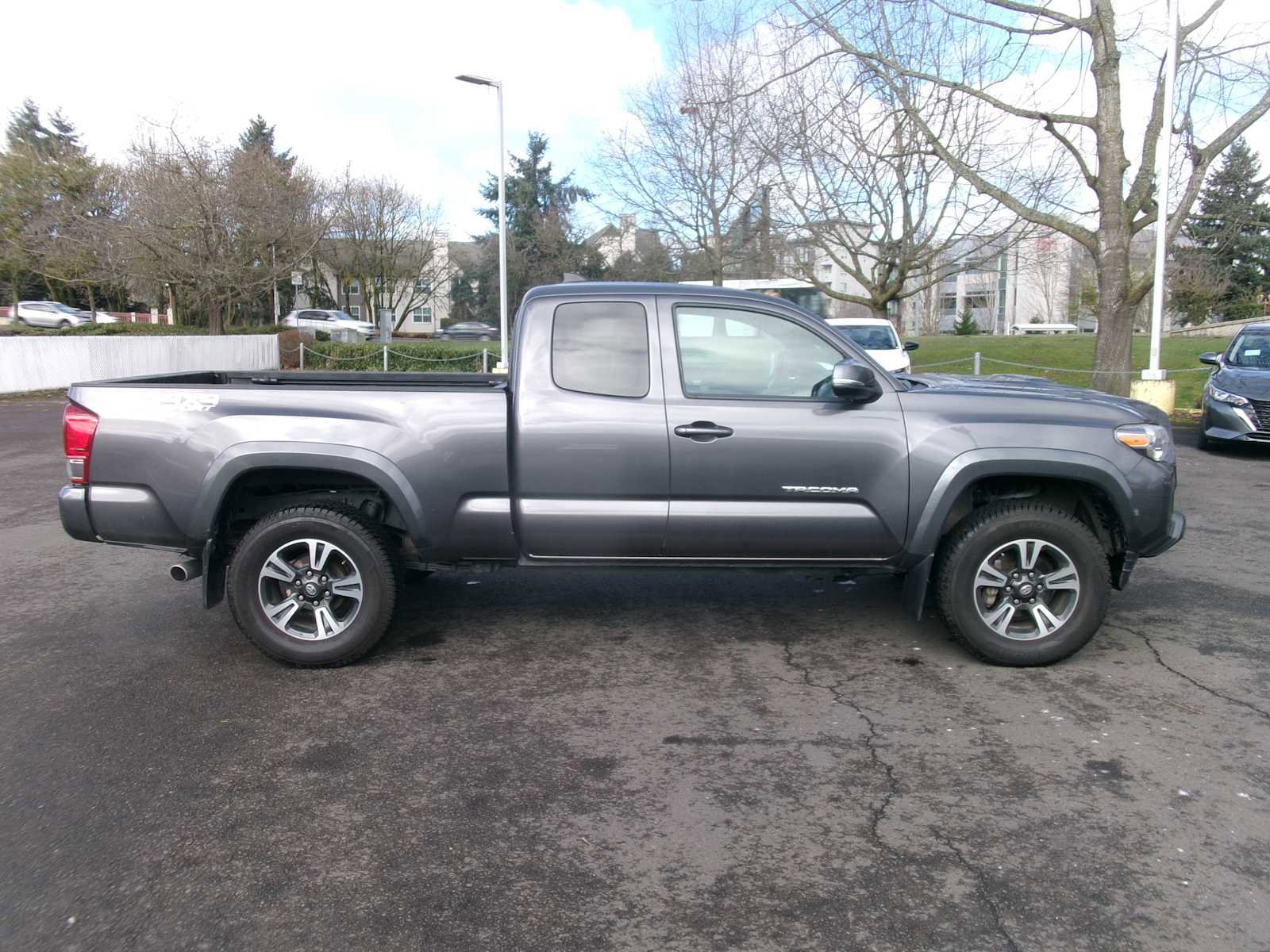 Used 2017 Toyota Tacoma TRD Sport w/ Premium & Technology Package image 6