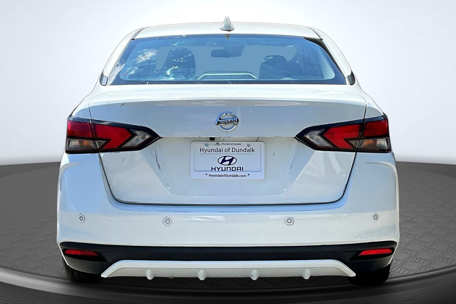 Used 2022 Nissan Versa SV FWD image 4