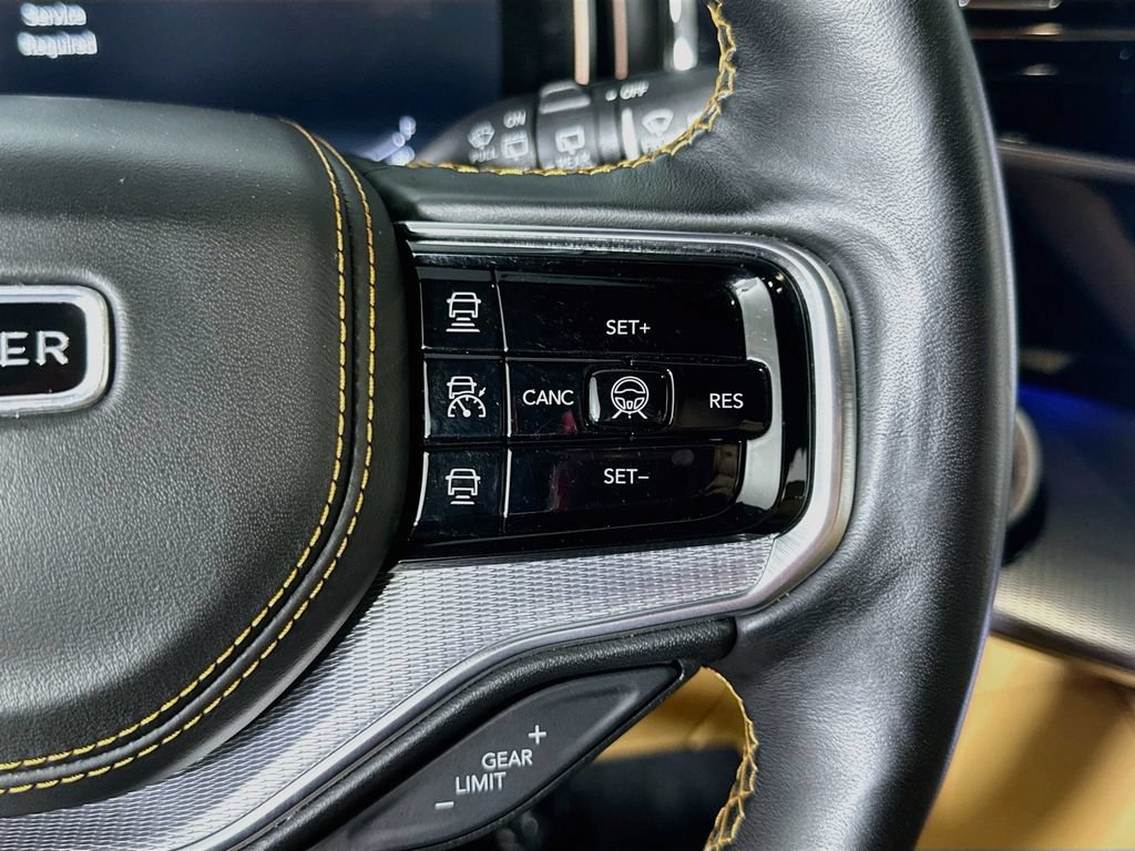Used 2022 Jeep Grand Wagoneer Series III w/ Rear Seat Video Group 1 AWD/4WD image 25