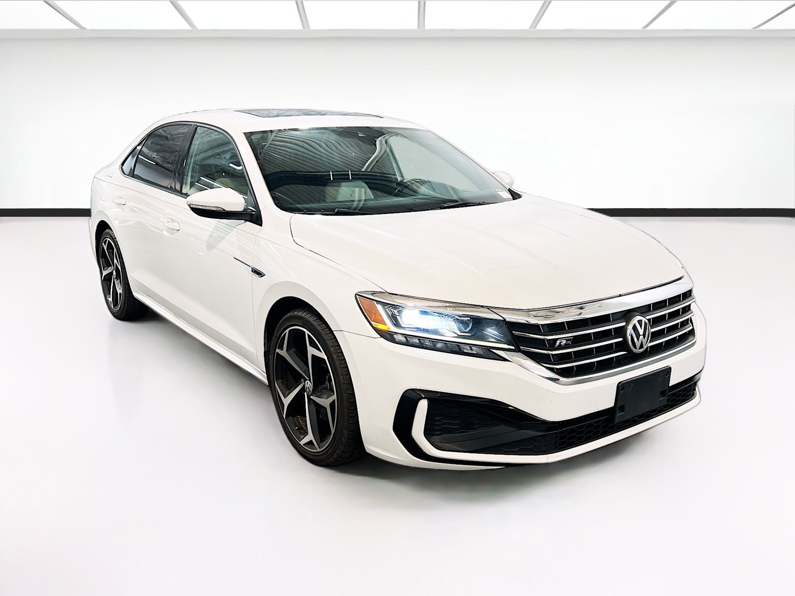 Used 2021 Volkswagen Passat 2.0T R-Line FWD image 3
