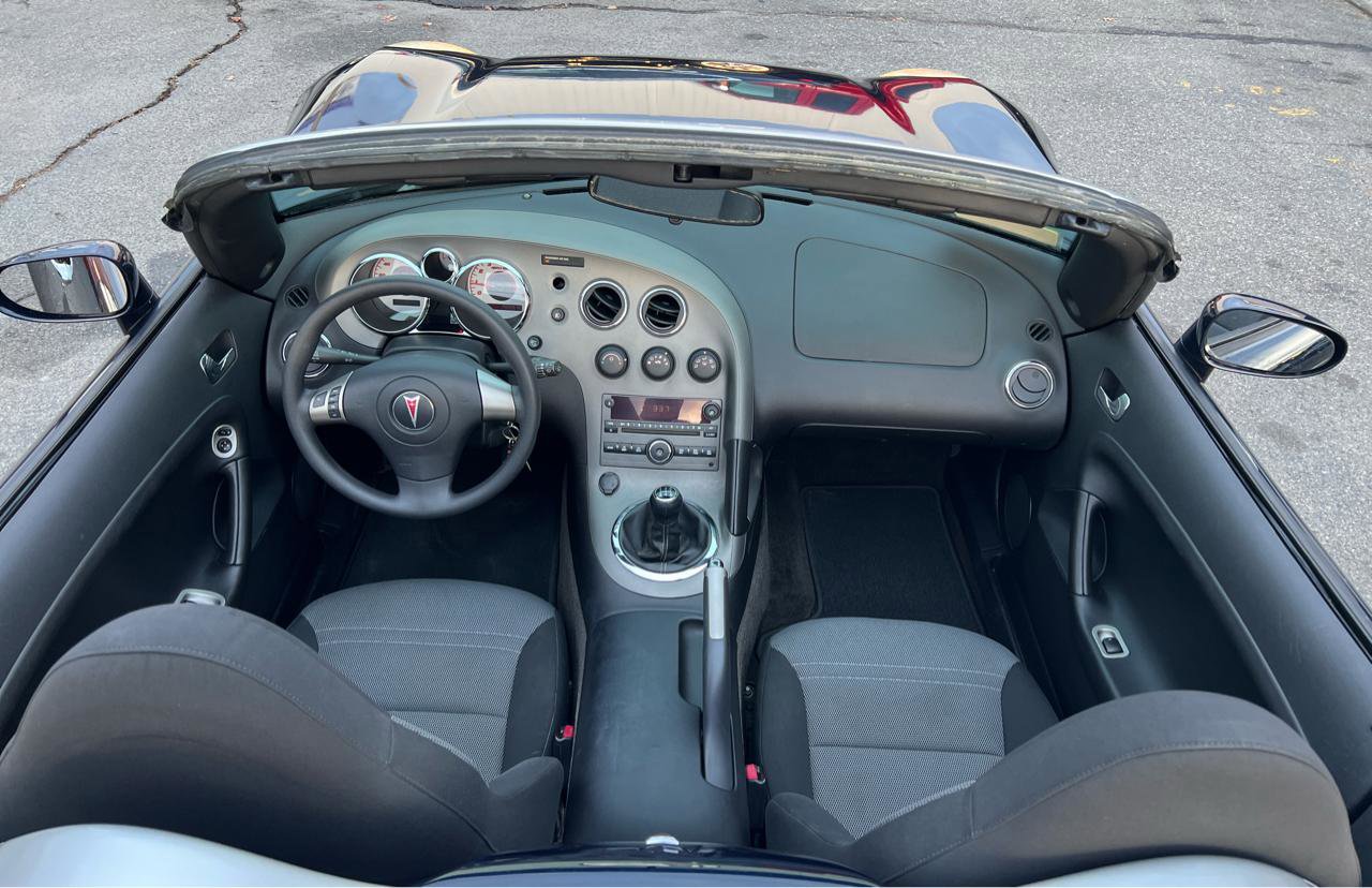 Used 2006 Pontiac Solstice Convertible w/ Power Package RWD image 16