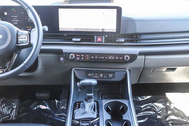 Used 2025 Kia Carnival SX image 13