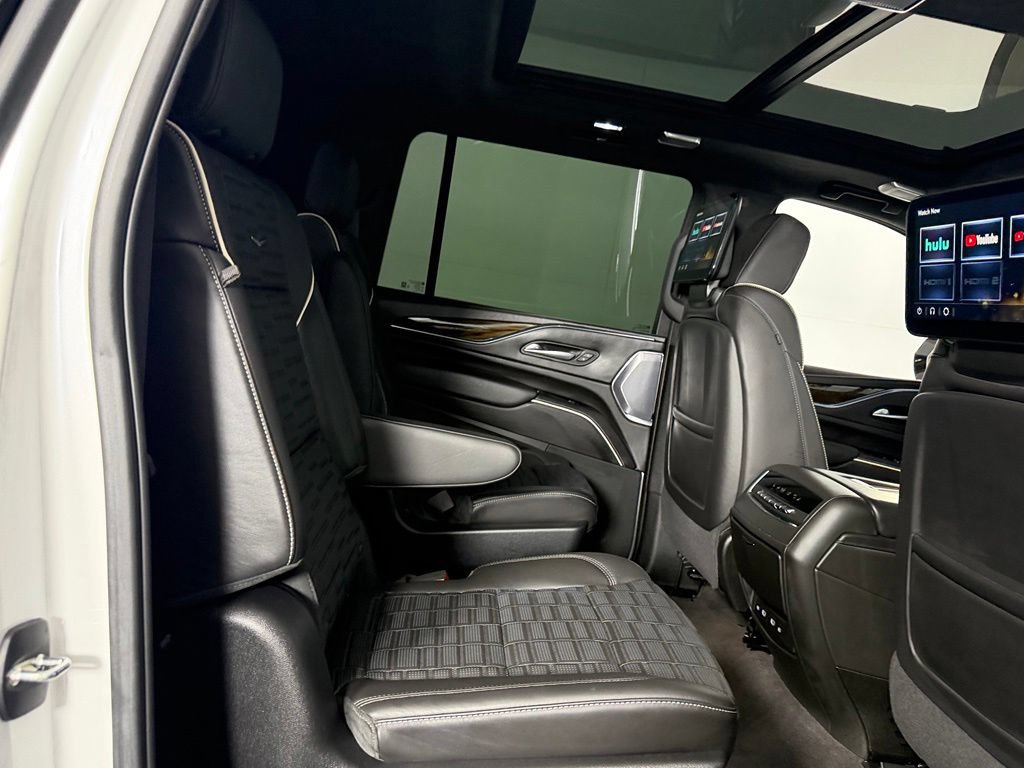 Used 2024 Cadillac Escalade ESV Sport Platinum w/ LPO, ONYX Package AWD/4WD image 28