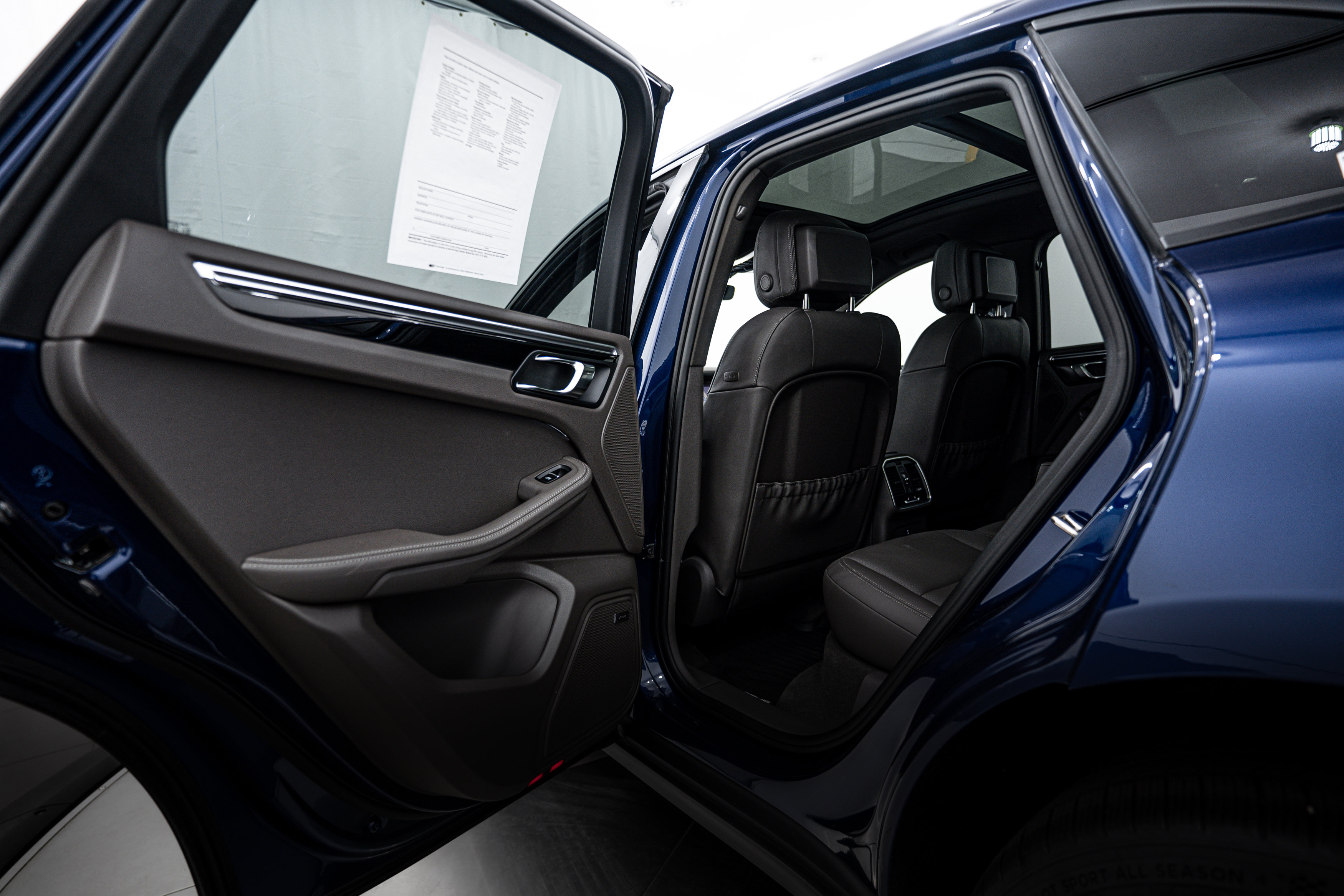 Certified 2025 Porsche Macan image 16