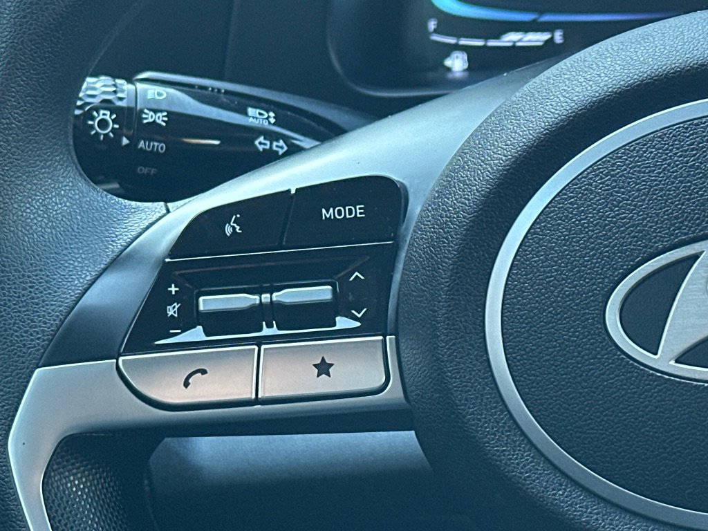 Used 2024 Hyundai Elantra SE image 23