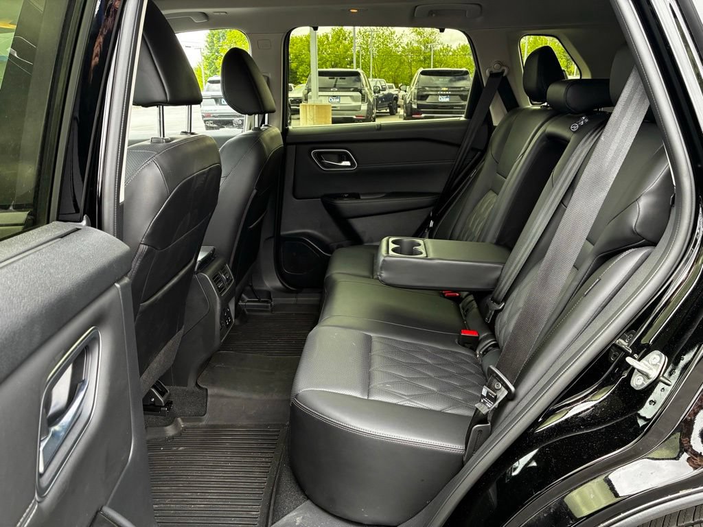 Used 2025 Nissan Rogue Platinum w/ Platinum Premium Package AWD/4WD image 33