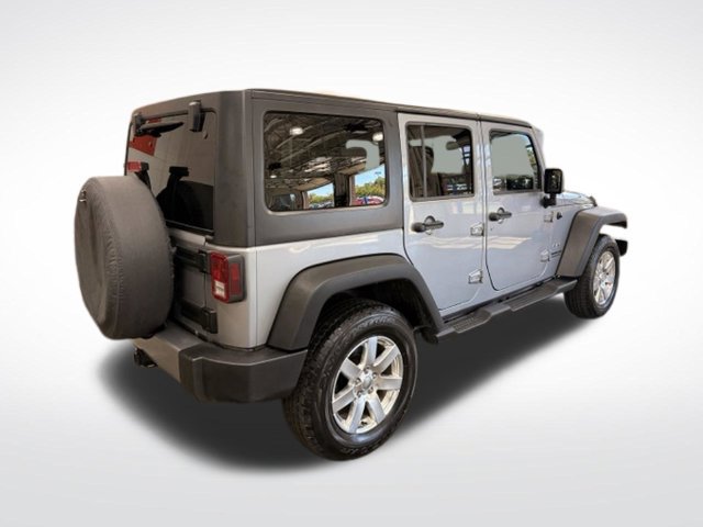 Used 2017 Jeep Wrangler Unlimited Sahara w/ Max Tow Package AWD/4WD image 21