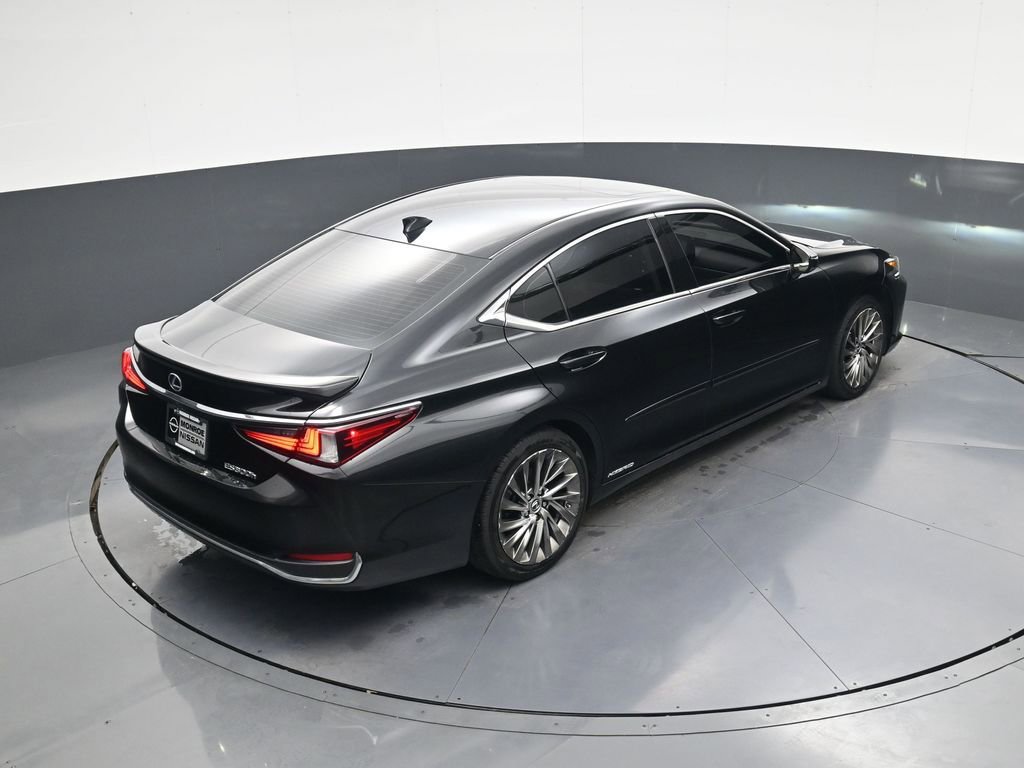 Used 2022 Lexus ES 300h 300h Luxury w/ Accessory Package image 30