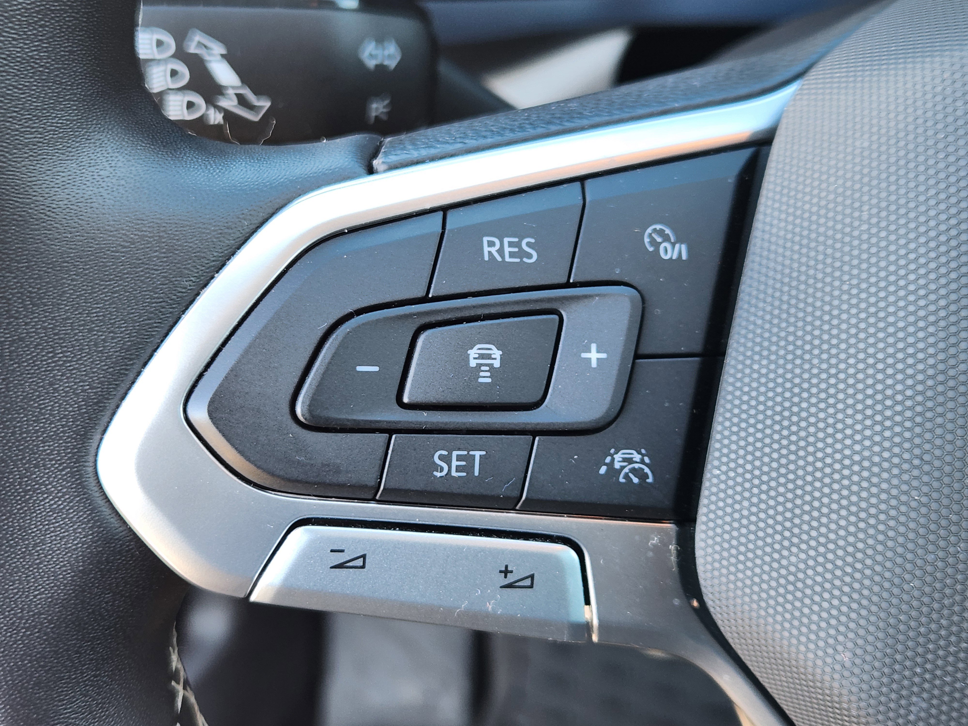 Certified 2023 Volkswagen Taos SE image 22