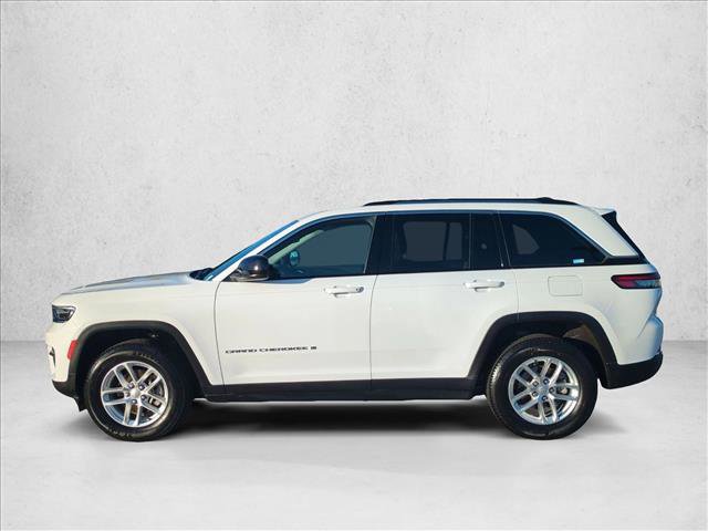 Used 2023 Jeep Grand Cherokee Laredo RWD image 9