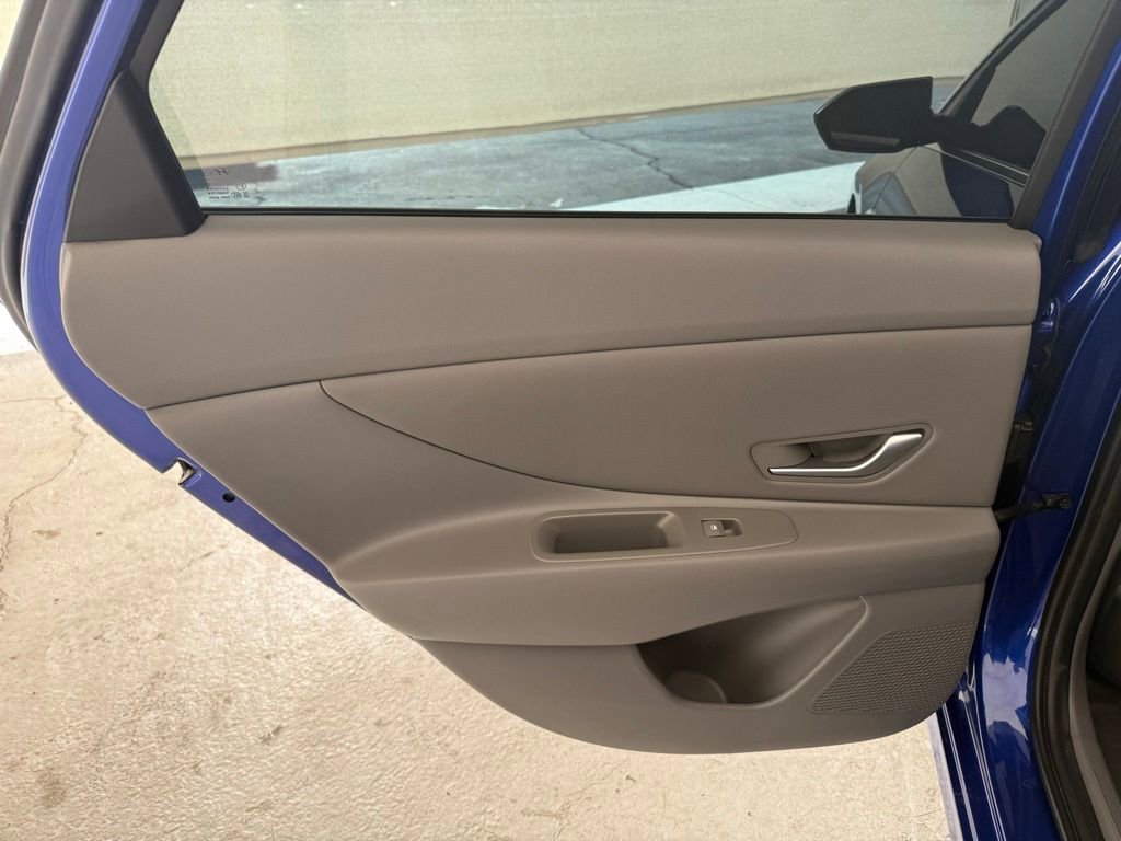 Used 2024 Hyundai Elantra SEL w/ Convenience Package FWD image 18