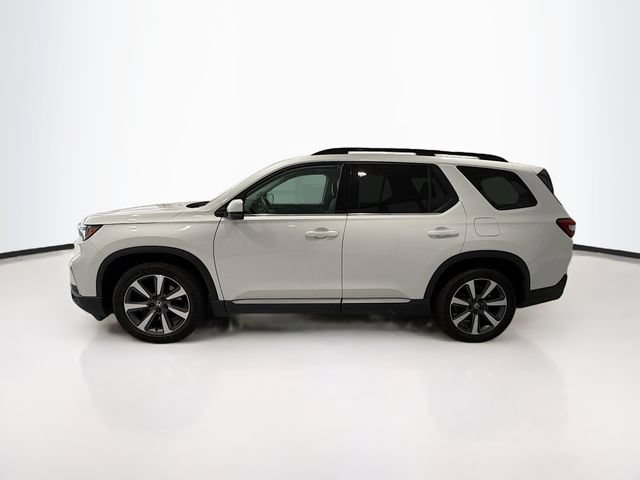 Used 2025 Honda Pilot Touring image 4