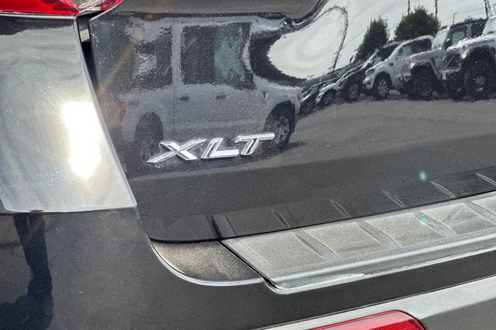 Used 2024 Ford Explorer XLT RWD image 27