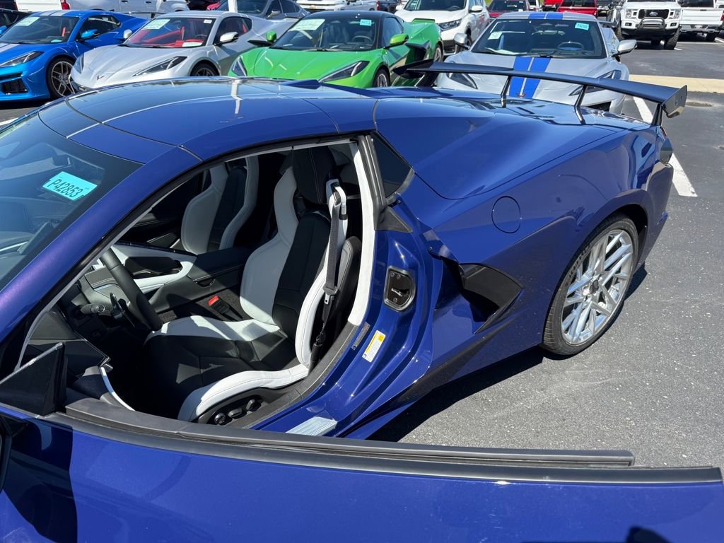 New 2025 Chevrolet Corvette Stingray Premium Conv w/ 3LT RWD image 3